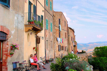 Italy-Tuscany-Pienza-Landscape-of-village-and-valley.jpg