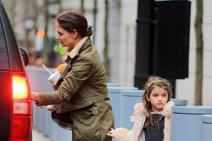 KATIE-HOLMES-SURI6-2.jpg