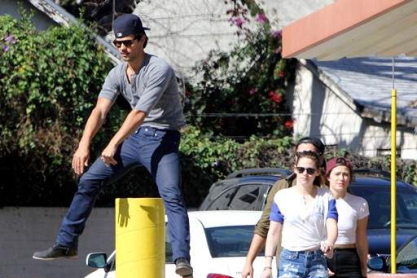 1363380536_taylor-lautner-kristen-stewart-zoom1.jpg