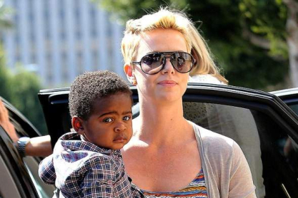 CHARLIZE-THERON-MICHAEL.jpg
