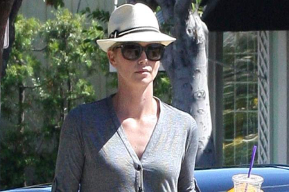 charlize1.jpg