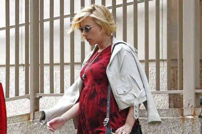 Pregnant-Scarlett-Johansson-NYC-1.jpg