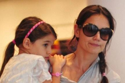 katie-holmes-suri-cruise_50852085-842x12801.jpg