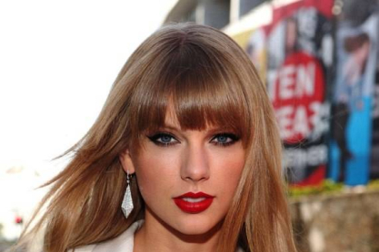Taylor-Swift-Long-Straight-Cut-with-Blunt-Bangs.jpg