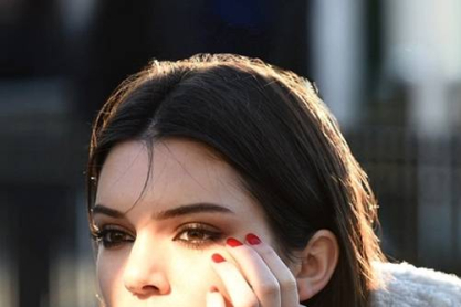 1416065483_estee-lauder-signs-kendall-jenner_21.jpg