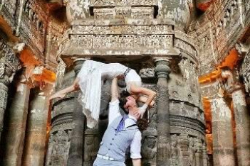 couple-wedding-around-the-world-travel-cheetah-rhiann-9.jpg