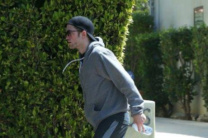 Robert-Pattinson-After-Engagement-Ru.jpg