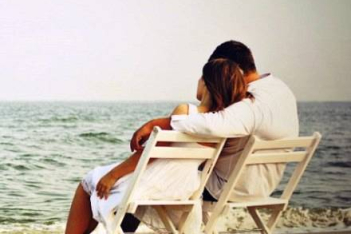 beach-love-couple-hd-wallpapers-widescreen-desktop-beach-love-cool-images1.jpg