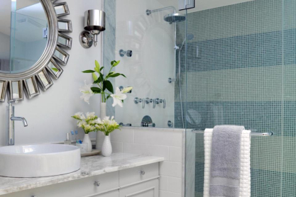 FLSRA204FL_main-bathroom-Crop.jpg.rend_.hgtvcom.1280.960.jpeg