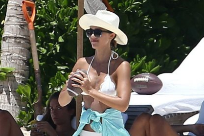 Jessica-Alba-Bikini-Cancun-August-2015-Pictures.jpg