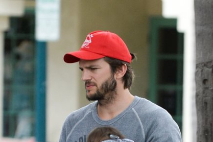 ashton-kutcher-daddy.jpg