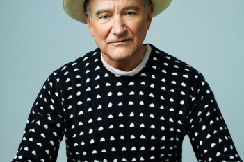 robin-williams-sitting-with-hat-and-sweater-ftr.jpg