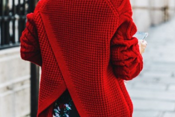 PFW-Paris_Fashion_Week-Spring_Summer_2016-Street_Style-Say_Cheese-Holly_Rogers-Red_Sweater-Pencil_Skirt-1-790x1185-Copy.jpg