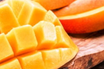 Reasons-You-Should-Be-Eating-Mango-Daily.jpg