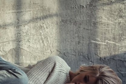 Sad-girl-sleeping-heart-breaking-love-image-1.jpg
