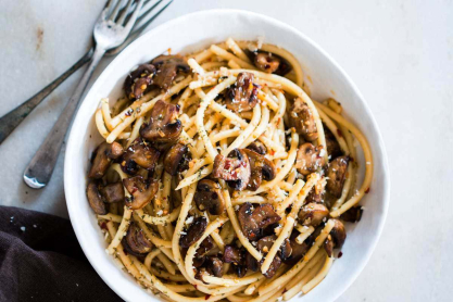 15-minute-mushroom-spaghetti-aglio-olio-1024x1024-4.jpg