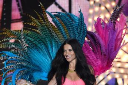 VICTORIAS-SECRET-FASHION-SHOW-2016-2.jpg