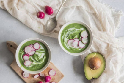 zuppa-avocado-spinaci-ravanelli-croccanti-1021x580.jpg