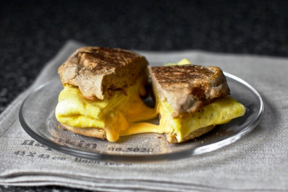 egg-and-cheese-2bsandwich-smitten-kitchen-2.jpg