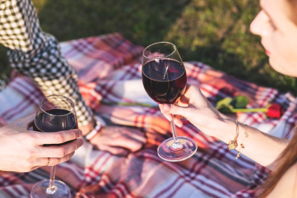 alcohol-champagne-celebration-blanket-couple-drink-1853380.jpg
