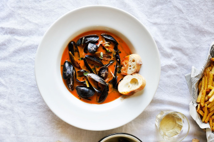 eide-curiousissue-steamedmussels0608web.jpg