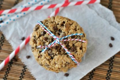 oatmeal-chocolate-chip-cookies-1-1024x685.jpg