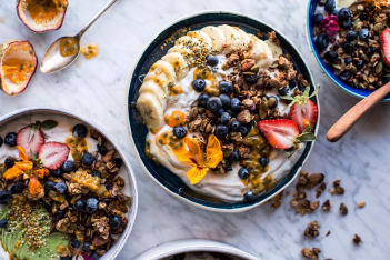 blueberry-muffin-granola-greek-yogurt-breakfast-bowl-1.jpg
