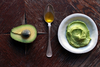 avocado-and-olive-oil-mask-677x1024.jpg