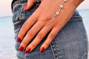 0zb6qg-l-610x610-jewels-tumblr-silver-jewelry-hand-jewelry-hand-chain-accessories-accessory-nails-nail-polish-red-nails.jpg