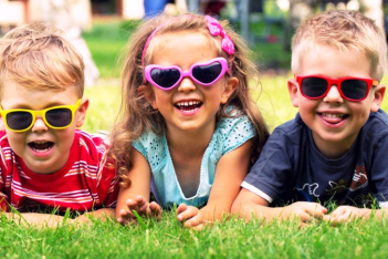 children-with-sunglasses-960x500.jpg