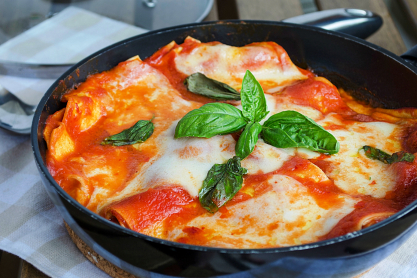 lasagna-in-padella-con-pomodoro-e-mozzarella-ricetta-primo-gustoso-veloce-estivo-senza-forno.jpg