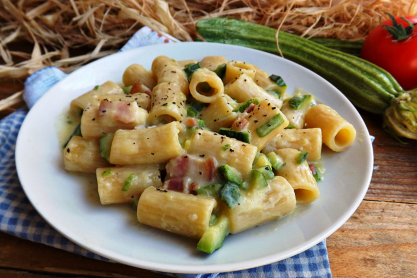 pasta-con-zucchine-e-pancetta-cremosa.jpg