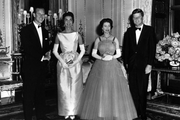 queen-elizabeth-and-prince-philip-host-queens-dinner-for-president-and-mrs-kennedy.jpg