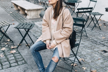 manhattan-beige-cardigan-asos-ripped-jeans-billabong-tee-superga-sneakers-outfit-streetstyle-collage-vintage-ny-44-790x1185.jpg