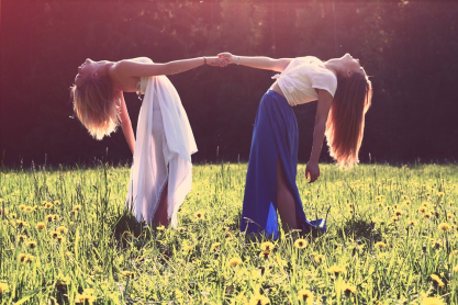 girls-839809-960-720.jpg