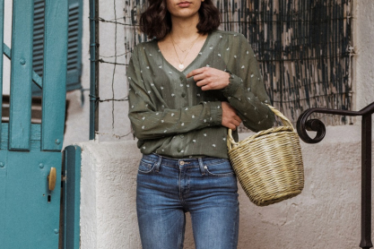 floral-blouse-wicker-bag-aria-di-bari-french-street-style-fashion-blogger-yuka-paris-wicker-bag-birkin-spring-outfit-editorial-summer-floral-shirt-zara-mango-1.jpg