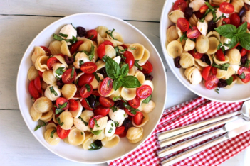 caprese-pasta-salad-with-olives-1.jpg