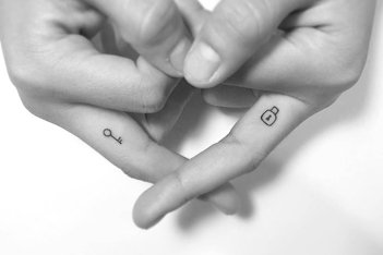 finger-tattoo-ideas-35-5c98e45ba2c34_700.jpg
