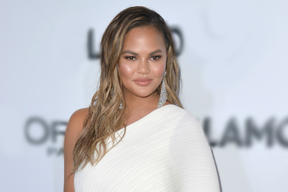 Η Chrissy Teigen επισκέφτηκε τη βιβλιοθήκη μετά από 23 χρόνια και μοιράστηκε την εμπειρία της