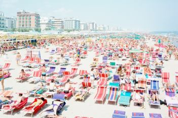 Καταξιωμένοι φωτογράφοι δείχνουν στο Instagram πώς είναι πραγματικά οι στιγμές στην παραλία
