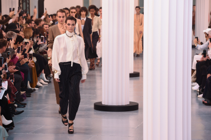 Chloé S/S 2020: Elegant αποχρώσεις και bohemian στοιχεία