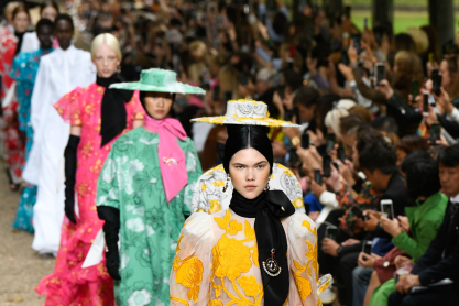Tα looks στο show Εrdem ήταν σκέτος έρωτας: H πιο instagrammable συλλογή του Fashion Month