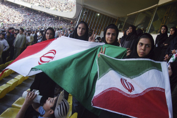 Ιστορική στιγμή για τις γυναίκες του Ιράν- Αποκτούν ξανά πρόσβαση στον χώρο του γηπέδου