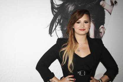 H Demi Lovato βαφτίστηκε στον Ιορδάνη ποταμό αφήνοντας πίσω τις καταχρήσεις 
