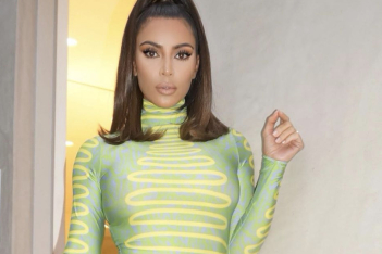 Η Kim Kardashian υιοθέτησε την απόλυτη απόχρωση του φετινού φθινοπώρου στα μαλλιά της