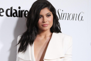 H Kylie Jenner δεν σταματά να μας εκπλήσσει με τις μεταμφιέσεις της