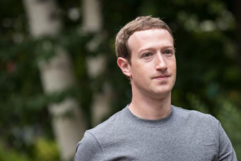 Γιατί όλοι μιλούν για τα μαλλιά του Mark Zuckerberg και τον συγκρίνουν με τον Καίσαρα