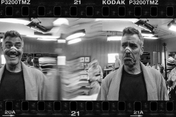 O Jeff Bridges φωτογραφίζει τον George Clooney (και πολλούς άλλους)