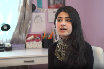Πώς μια 17χρονη Αμερικανίδα έκανε «άνω κάτω» το TikTok 