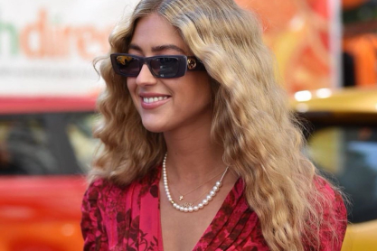 OOTD: Aν ψάχνατε ιδέες για σύνολα με vintage αέρα αυτή η fashion influencer έχει τις καλύτερες